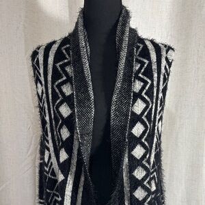 Black and White Geometric Women’s Knit Sweater Vest